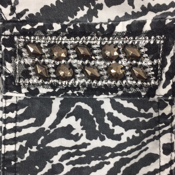 Animal Print Long Sleeve Button Front Top Size XL - Picture 7 of 8